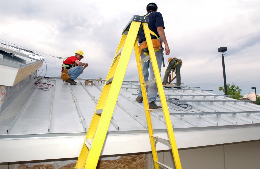 Figure 6. Metal can be a durable, long-weathering, material for Florida roof systems, with an added benefit of reduced leak risks from solar PV installations when using a standing seam as the racks and fasteners “pinch” the seams, rather than “penetrate” the waterproof surface. Credit: Warren Gretz / NREL.