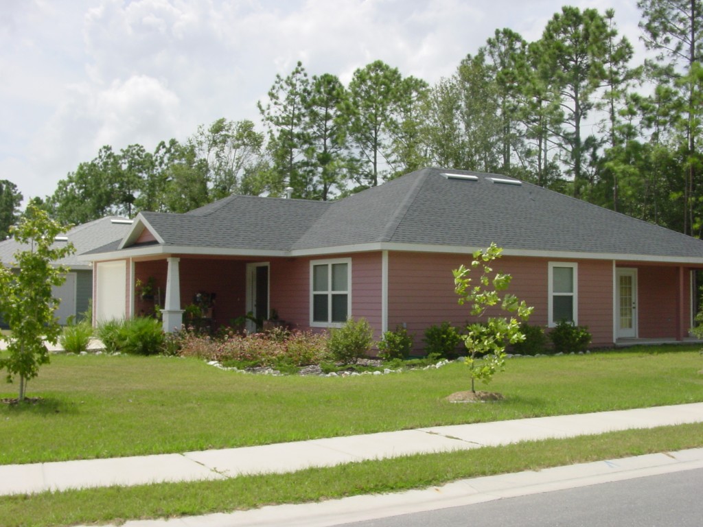 North Point at Ironwood homes foster resource-efficient landscaping through bahiagrass lawns naturally maintained by rainfall with no in-ground irrigation systems. (Credits: Jeff Michael)